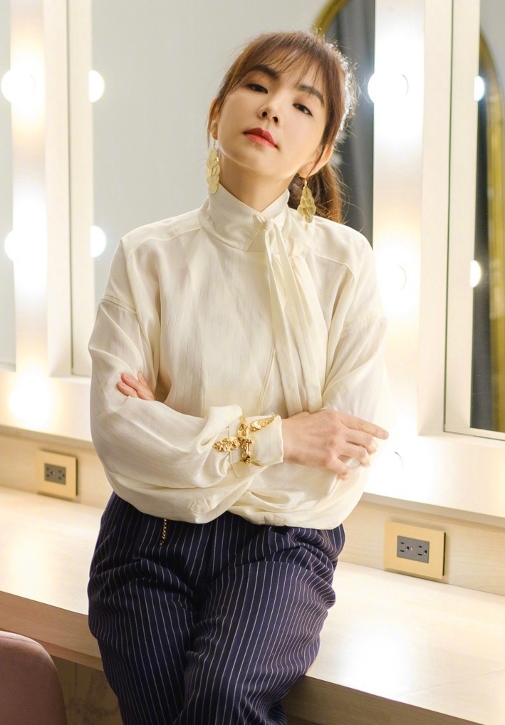 高清中国台湾省屏东女演员陈嘉桦Ella性感时尚杂志写真图片图片