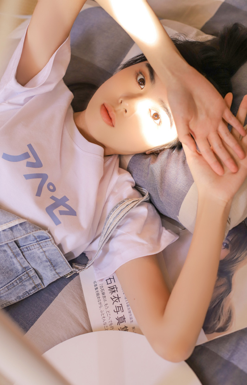 青春活力美少女性感养眼户外写真图片