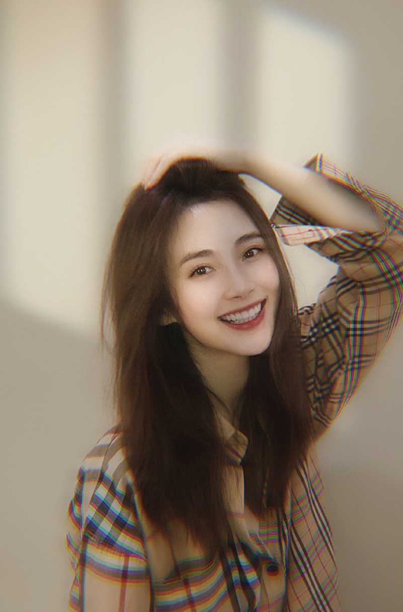 高清哈尔滨路美女路晨格子衬衫时尚写真图片图片