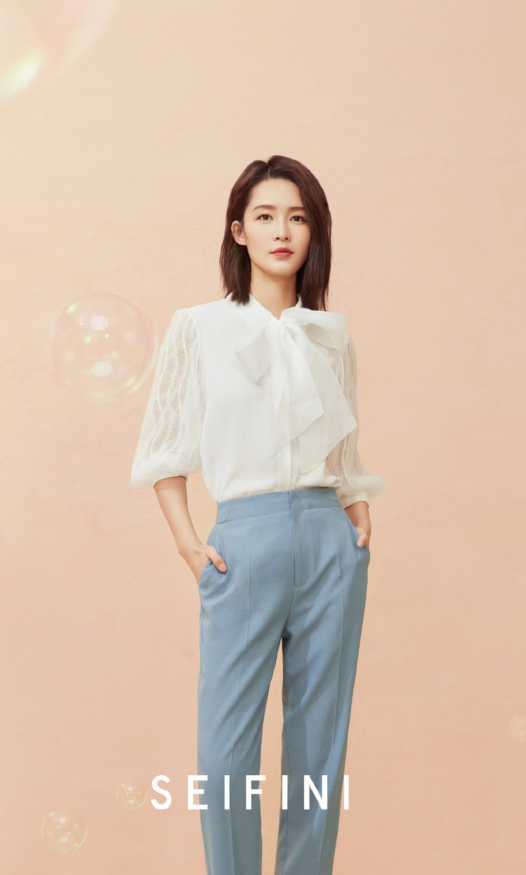 中国内地江苏省苏州市影视女演员李沁机场私服街拍图片图片