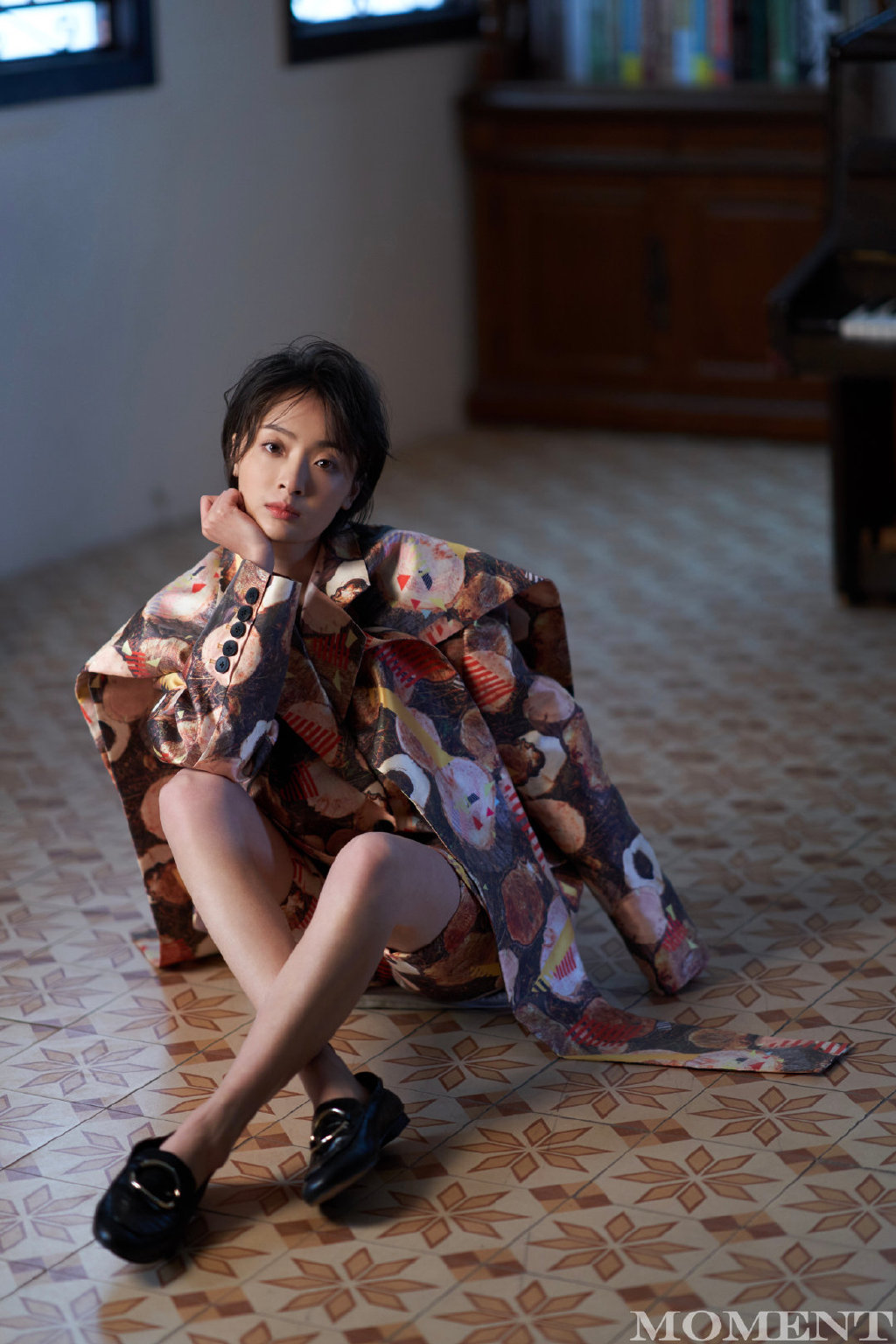 中国内地四川成都女演员孙铱文艺范甜美街拍写真图片图片