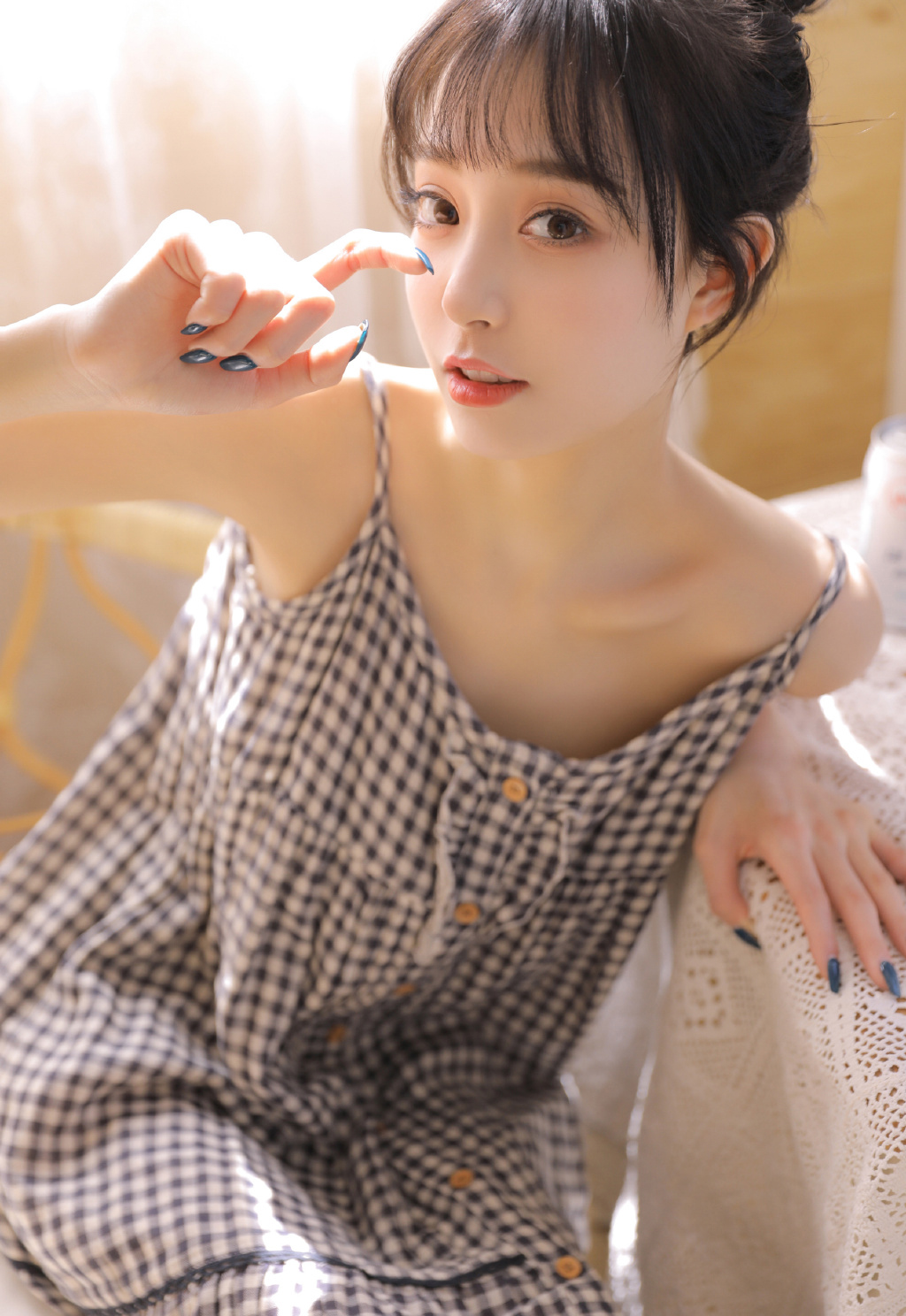 妖艳睡裙美女惹火身材诱人写真图片图片