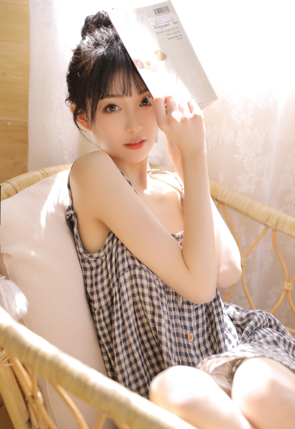 妖艳睡裙美女惹火身材诱人写真图片图片
