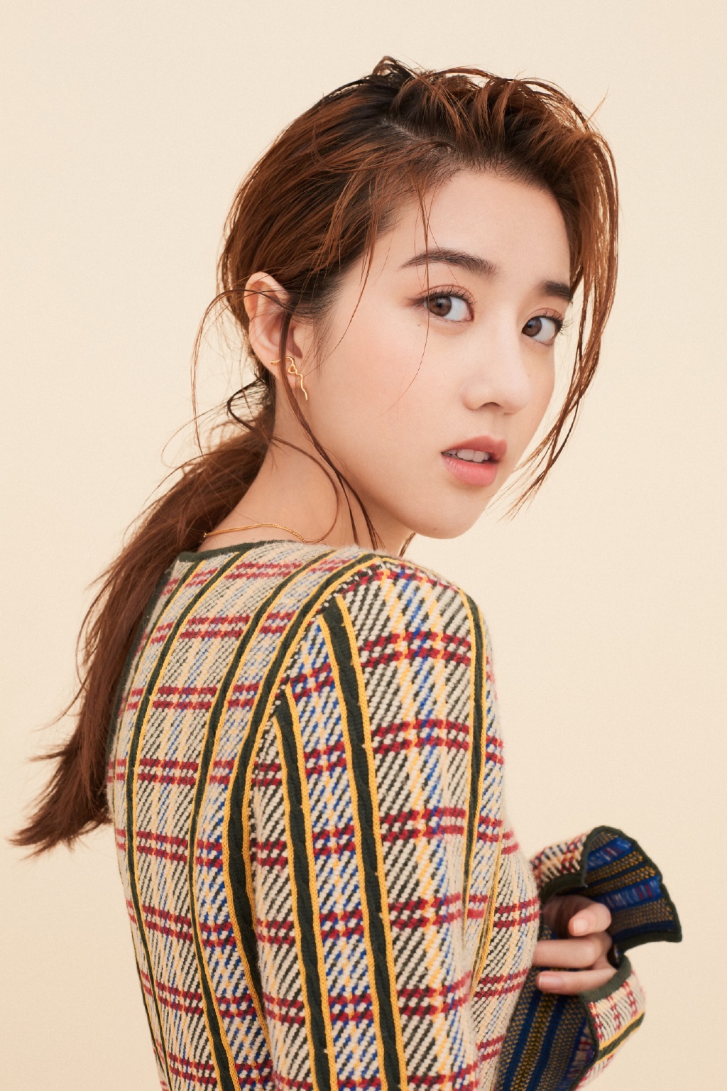 高清台湾美女李凯馨个性时髦写真桌面壁纸图片