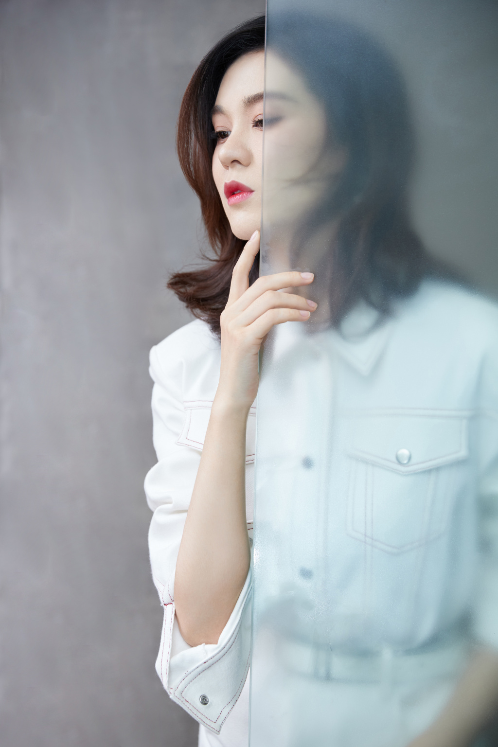 高清韩国女演员模特李圣经HarpersBazaar杂志写真图片图片