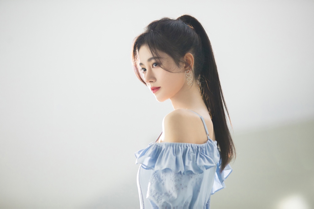 鞠婧祎图片