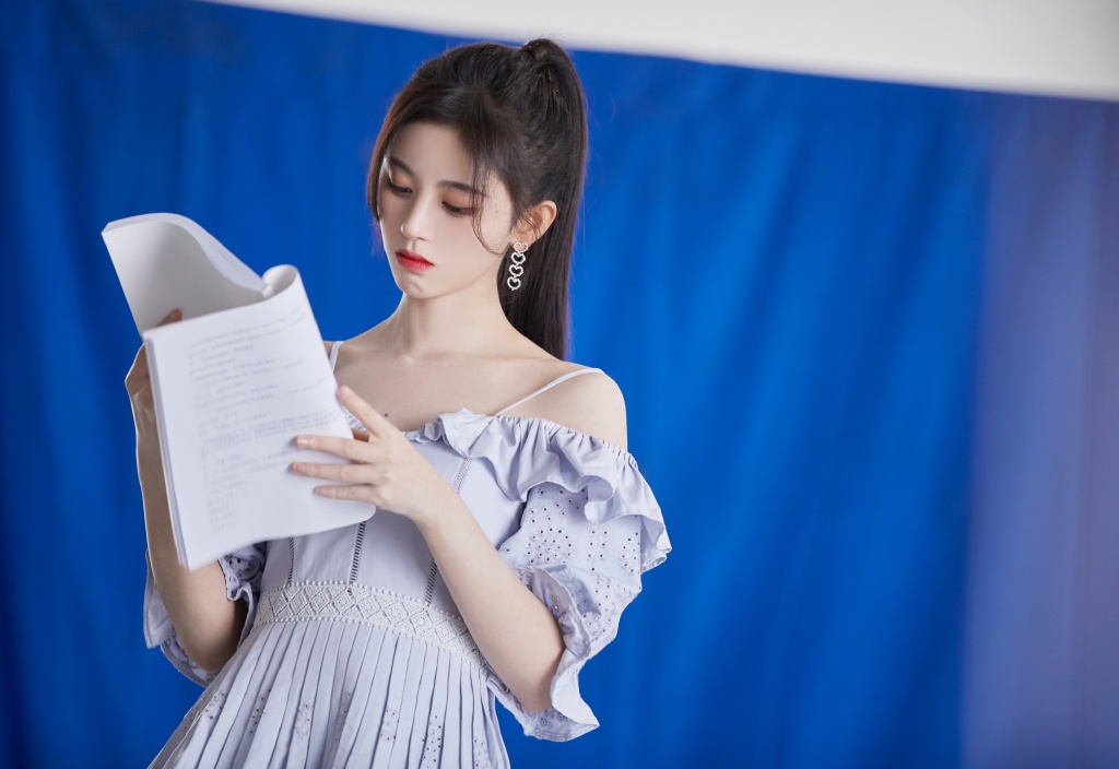 高清四川省遂宁美女鞠婧祎清纯学生装写真图片图片