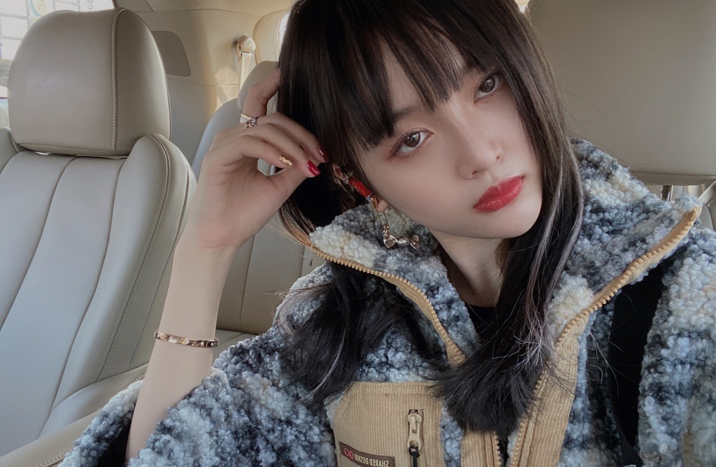 高清女明星吴宣仪皮衣薄纱妩媚性感写真图片图片
