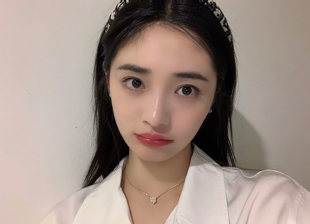 高清上海奉贤美女周洁琼可爱俏皮自拍图片图片