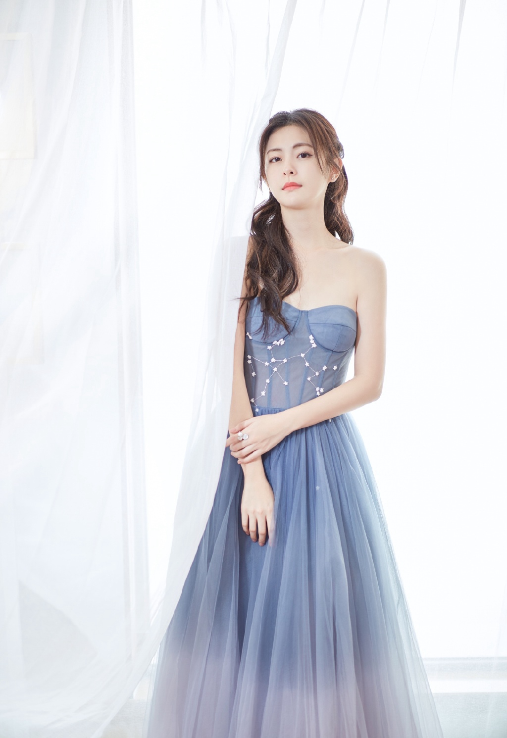 中国台湾影视女演员任容萱时尚优雅写真图片图片