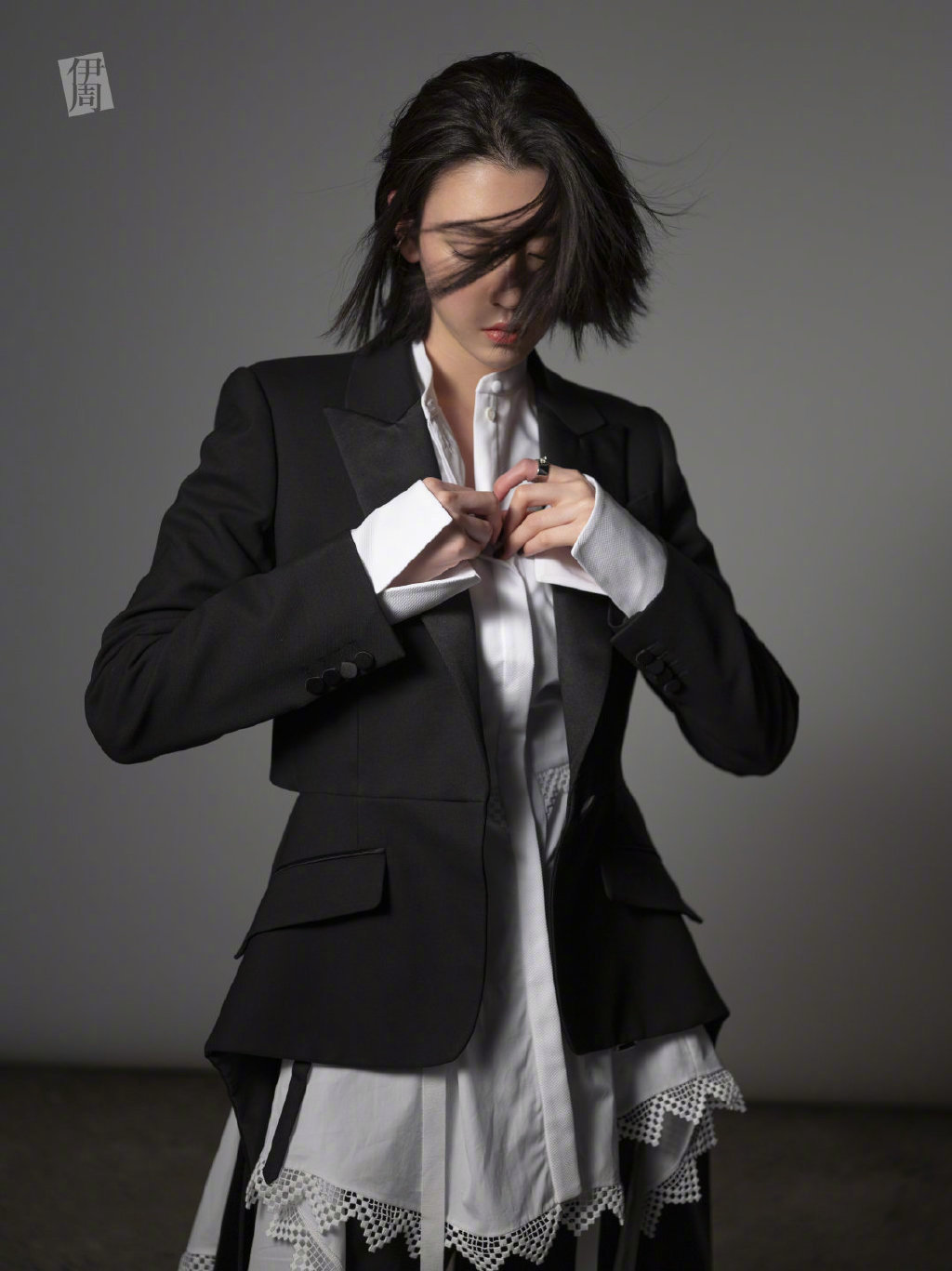 三吉彩花图片