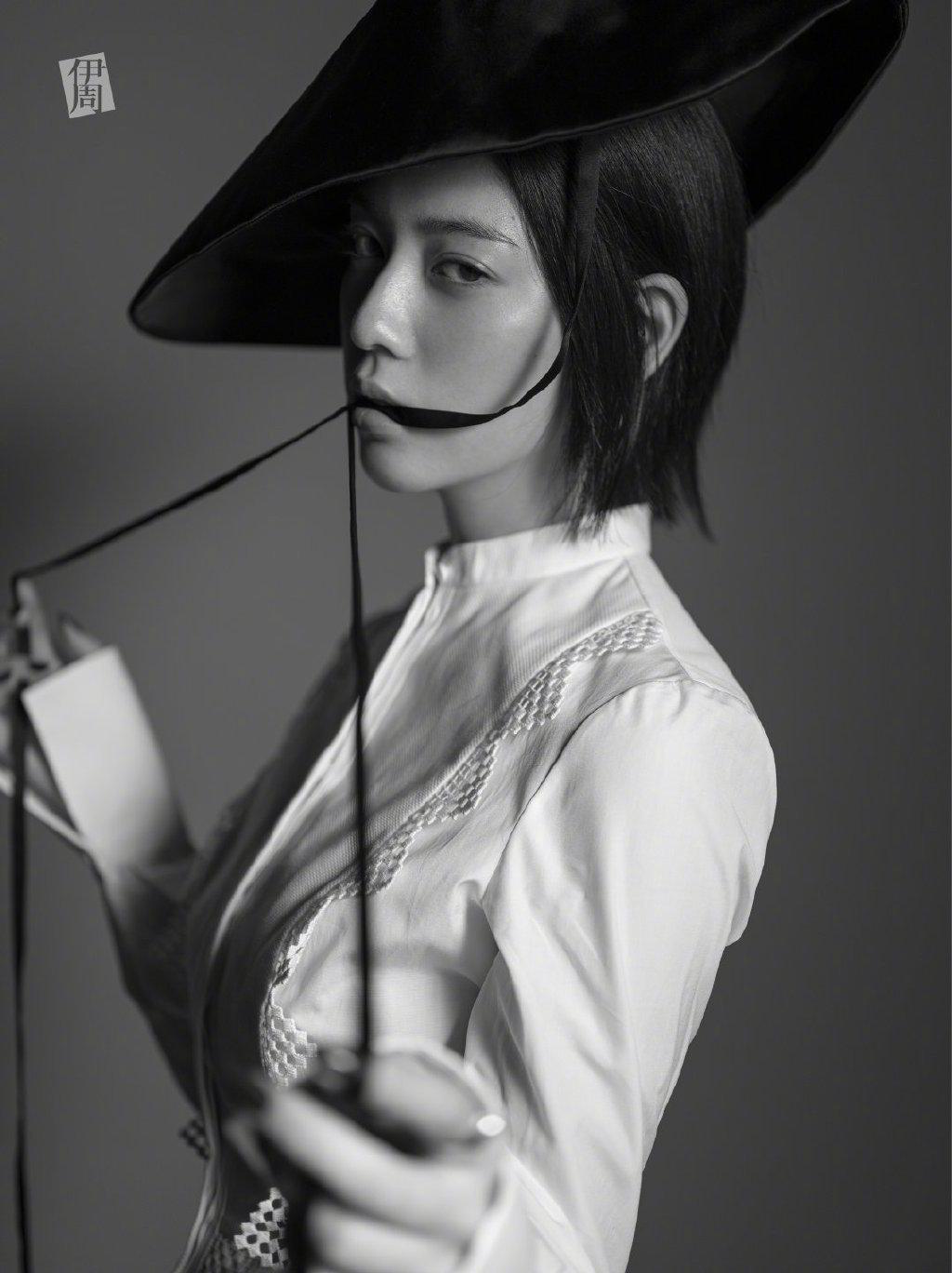 三吉彩花图片