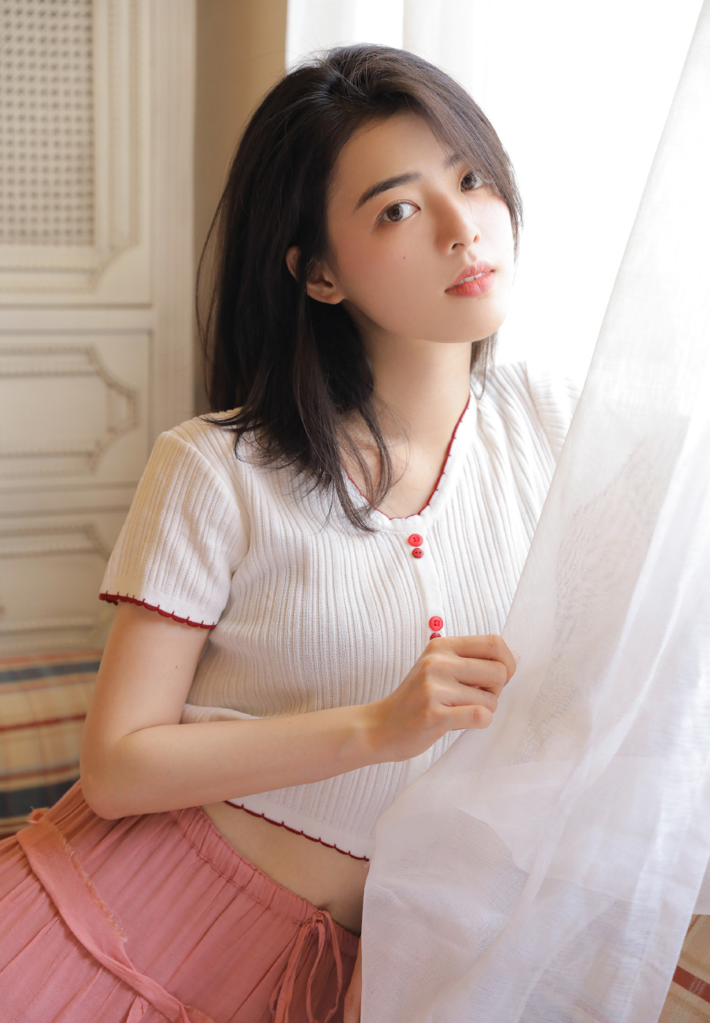 三吉彩花图片