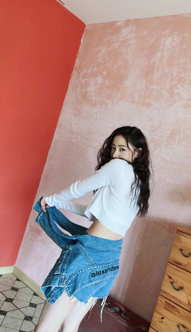 张天爱性感露脐装写真图片图片