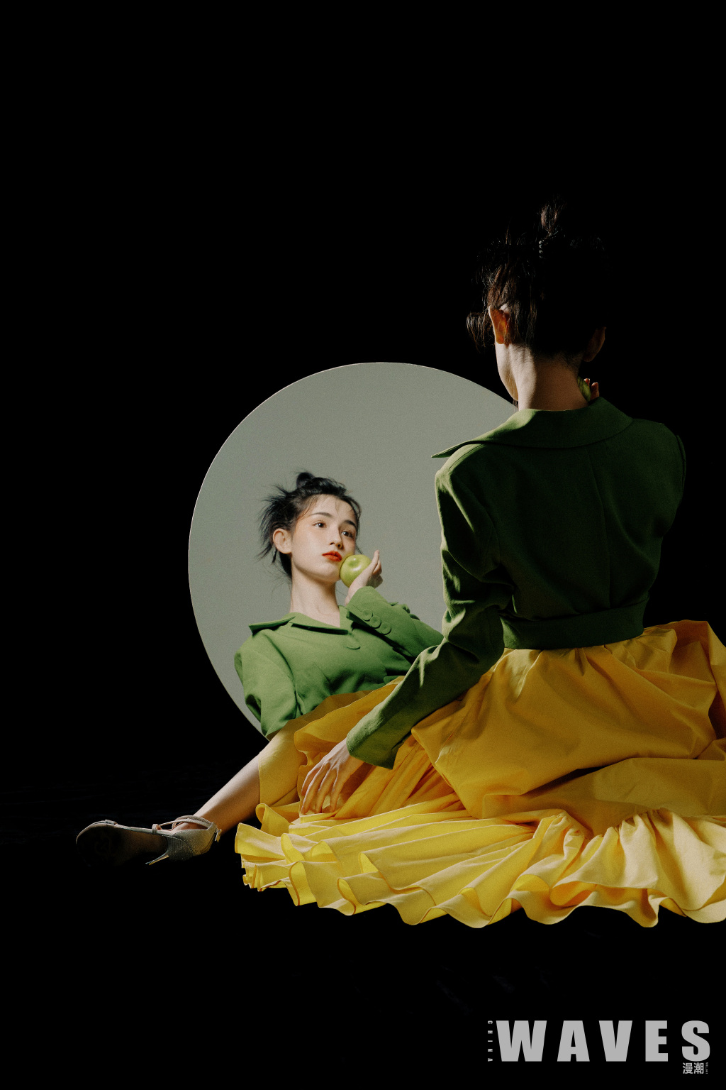 中国内地演员哈妮克孜唯美动人舞台照图片图片