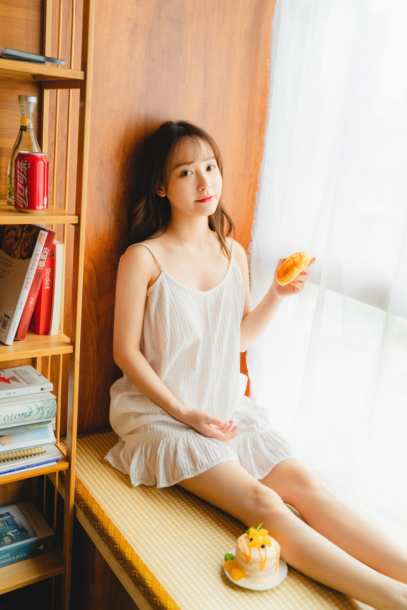 妖艳睡裙美女惹火身材诱人写真图片图片