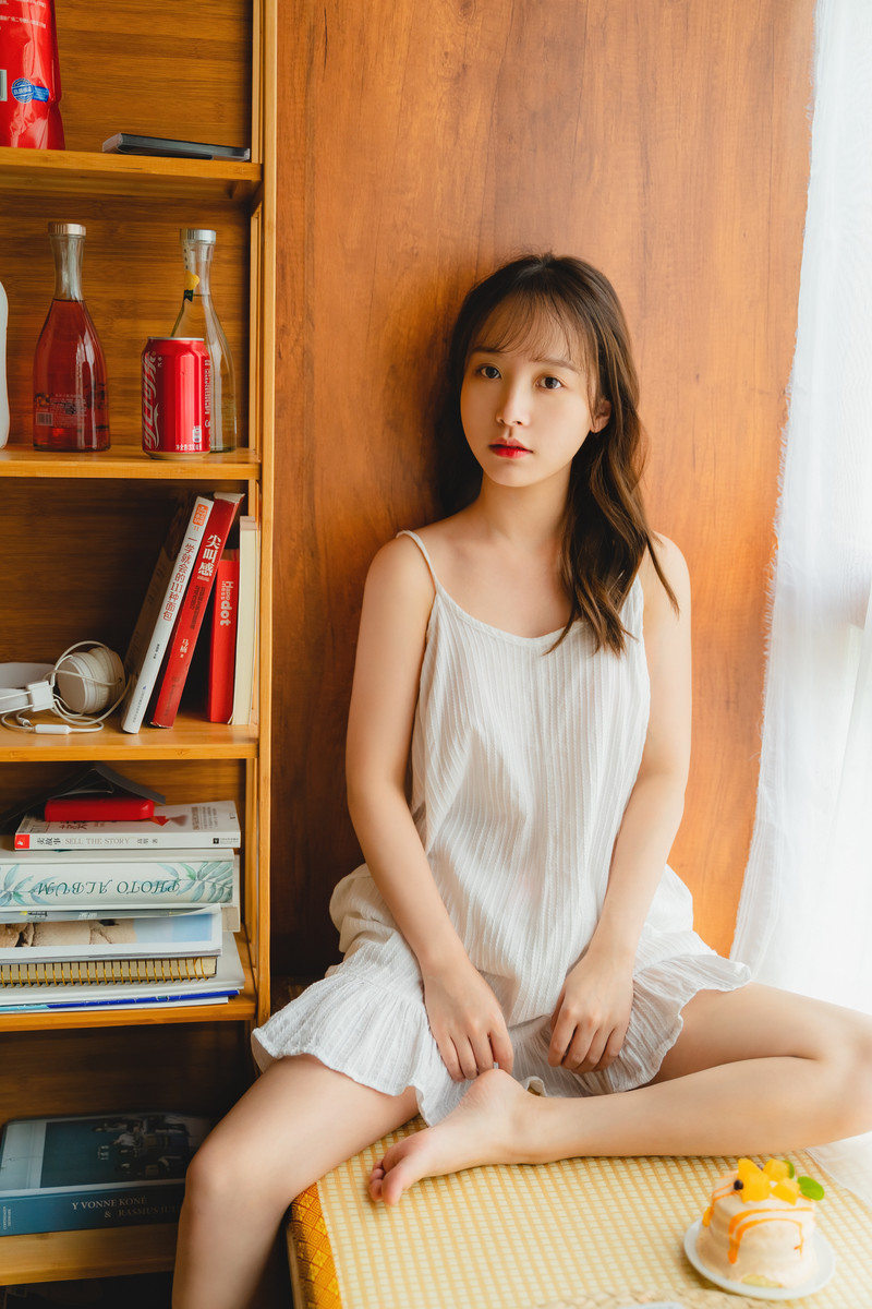 妖艳睡裙美女惹火身材诱人写真图片图片