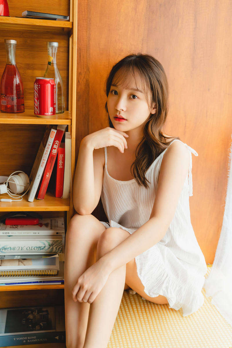 妖艳睡裙美女惹火身材诱人写真图片图片