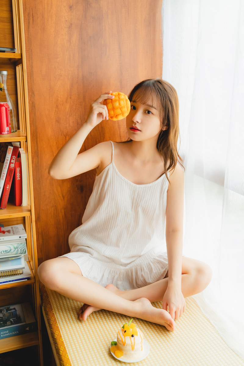 妖艳睡裙美女惹火身材诱人写真图片图片