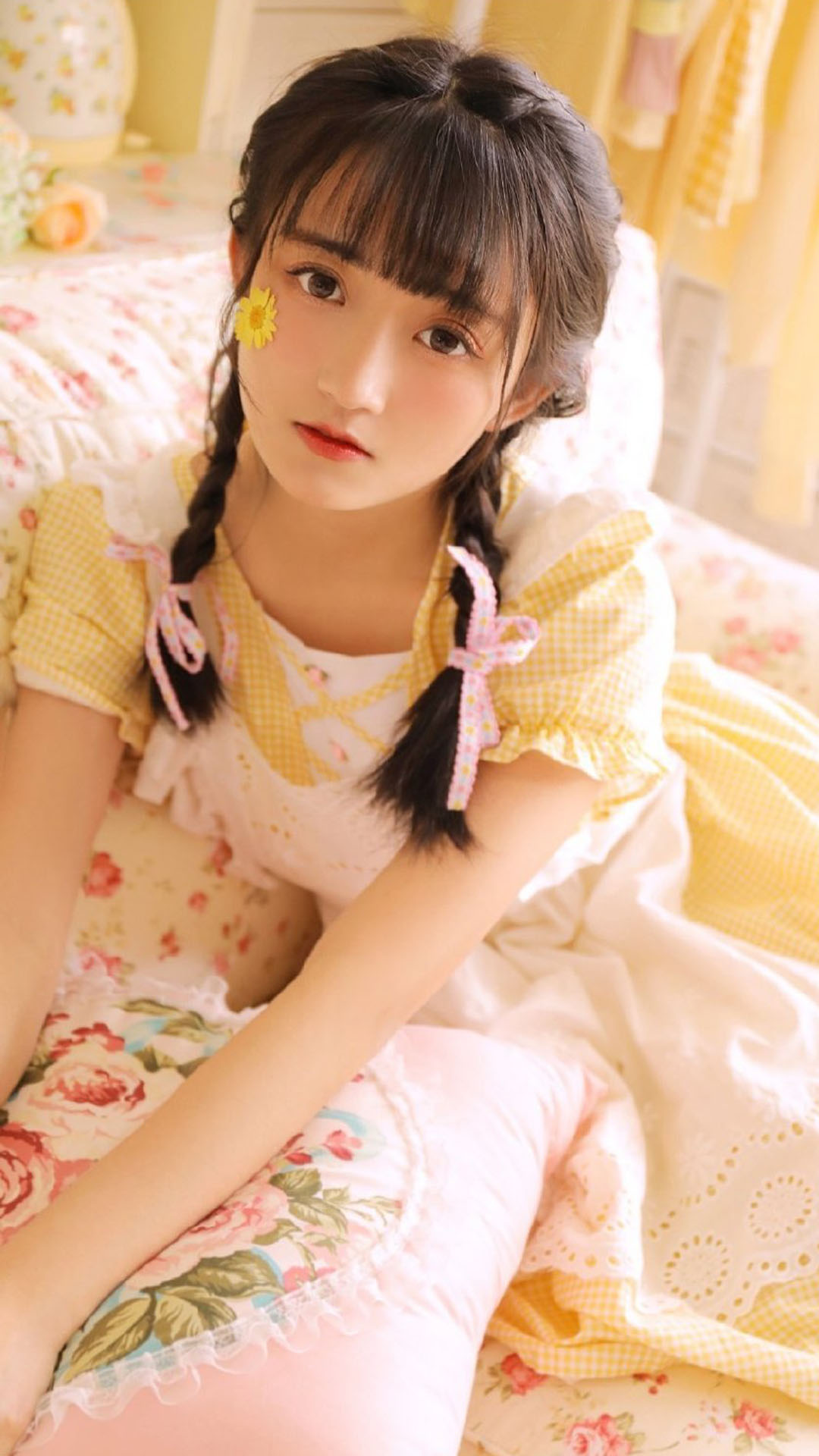 青春活力美少女性感养眼户外写真图片