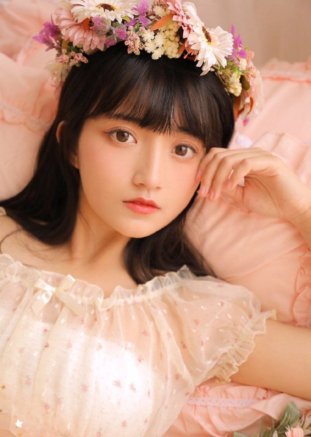青春活力美少女性感养眼户外写真图片