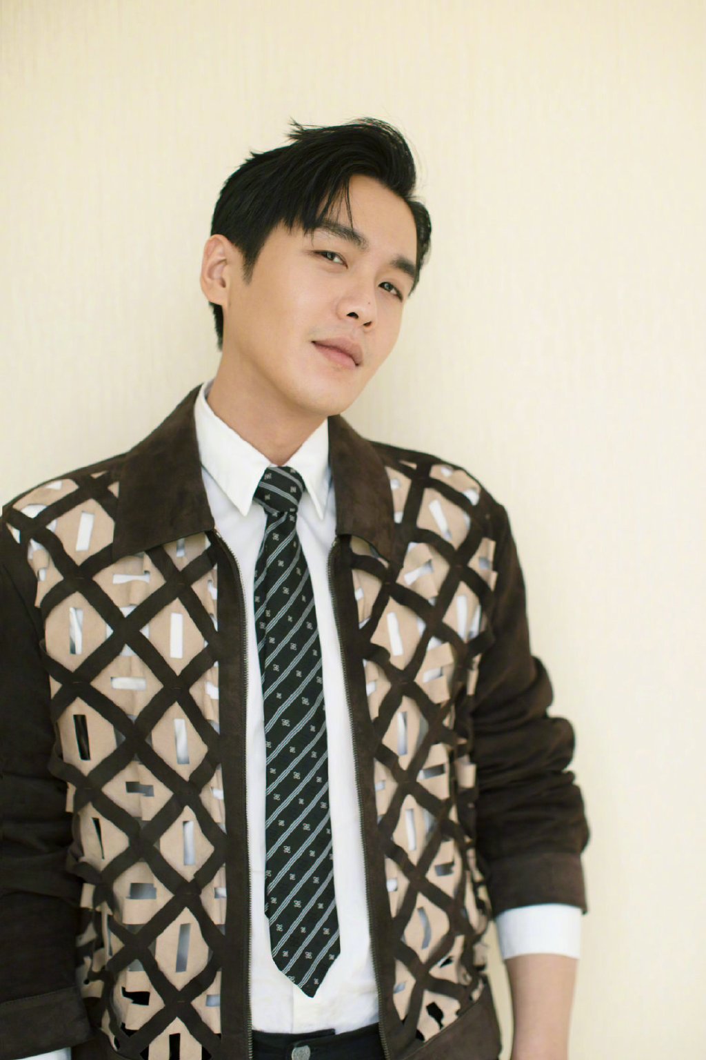 高清中国内地北京男演员张若昀魅力型男时尚写真图片图片