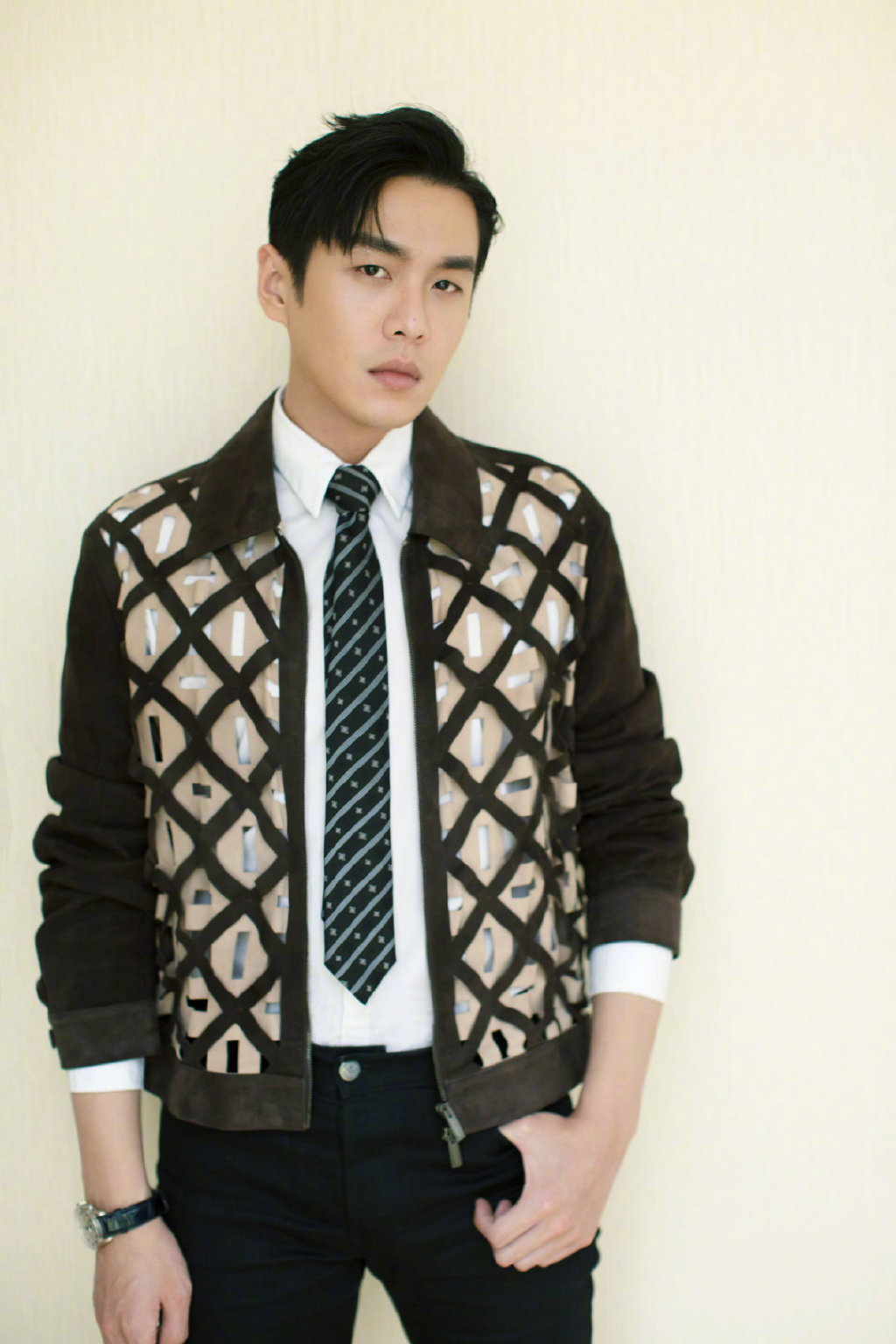 高清中国内地北京男演员张若昀魅力型男时尚写真图片图片