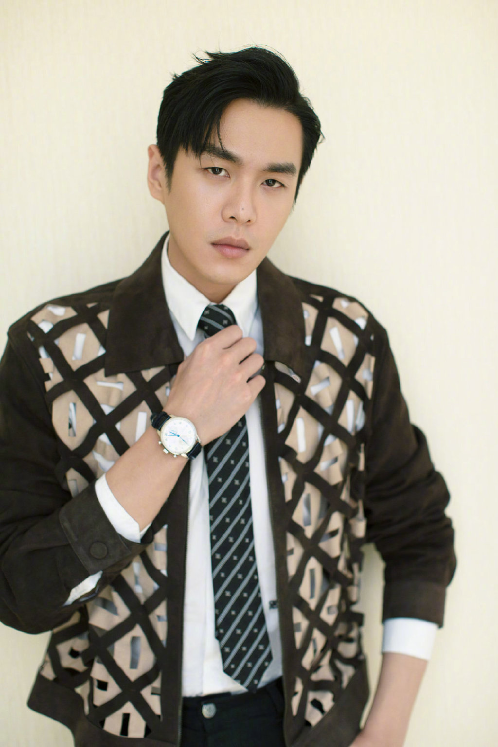 高清中国内地北京男演员张若昀魅力型男时尚写真图片图片