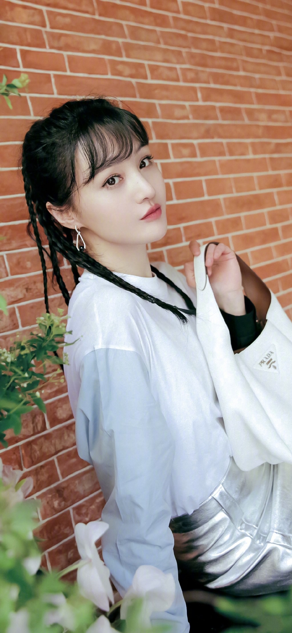 高清中国内地女演员郑爽泡面刘海清爽元气写真图片图片