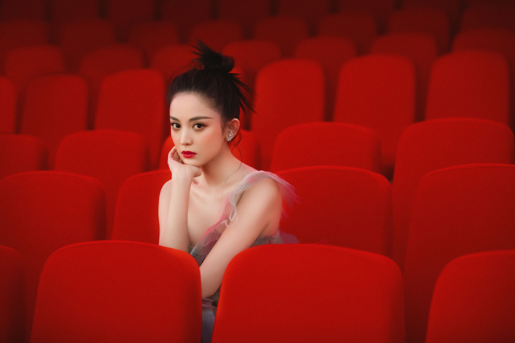 中国内地新疆乌鲁木齐市影视女演员古力娜扎华丽个性写真图片图片