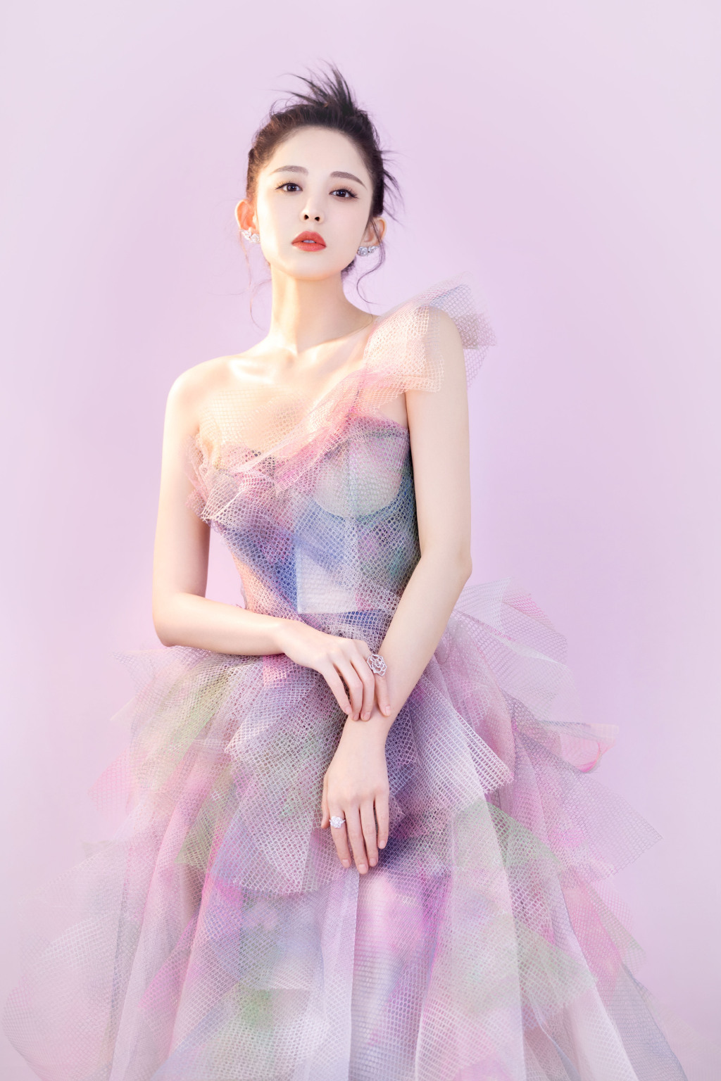中国内地新疆乌鲁木齐市影视女演员古力娜扎微博之夜性感甜美写真图片图片