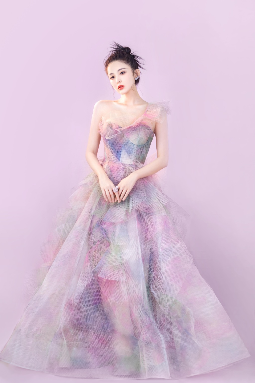 中国内地新疆乌鲁木齐市影视女演员古力娜扎微博之夜性感甜美写真图片图片