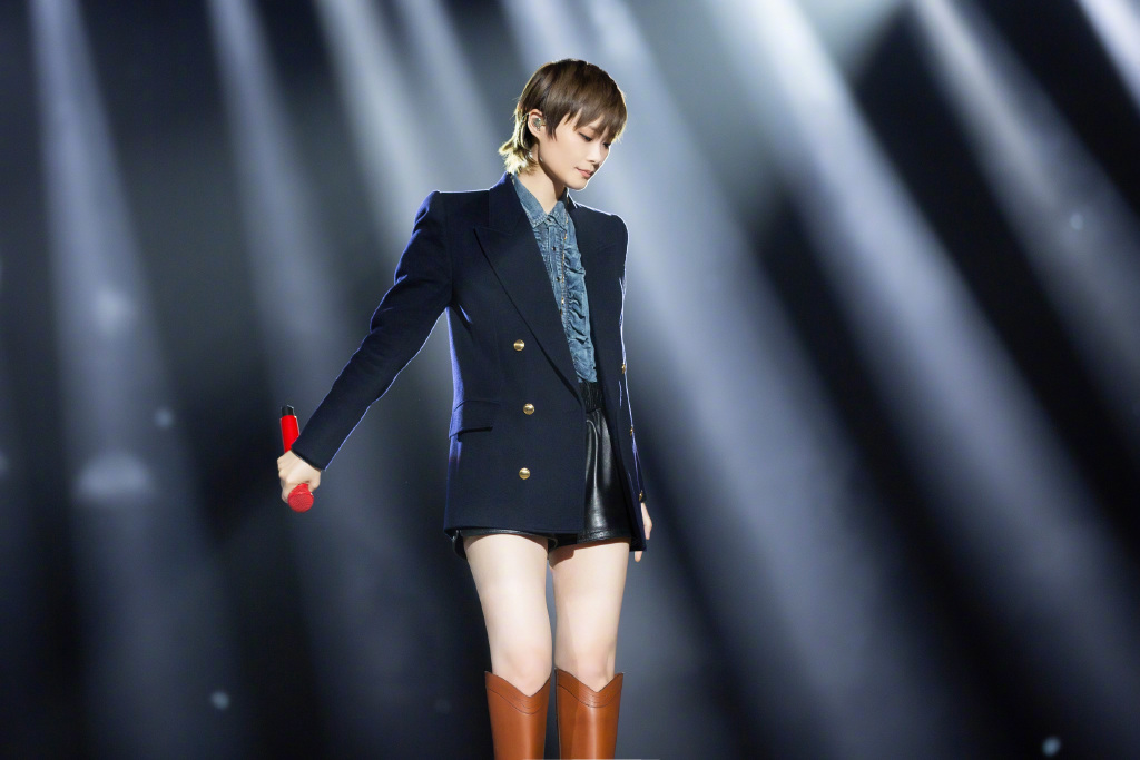 中国四川成都女歌手演员李宇春马甲线酷飒写真图片图片