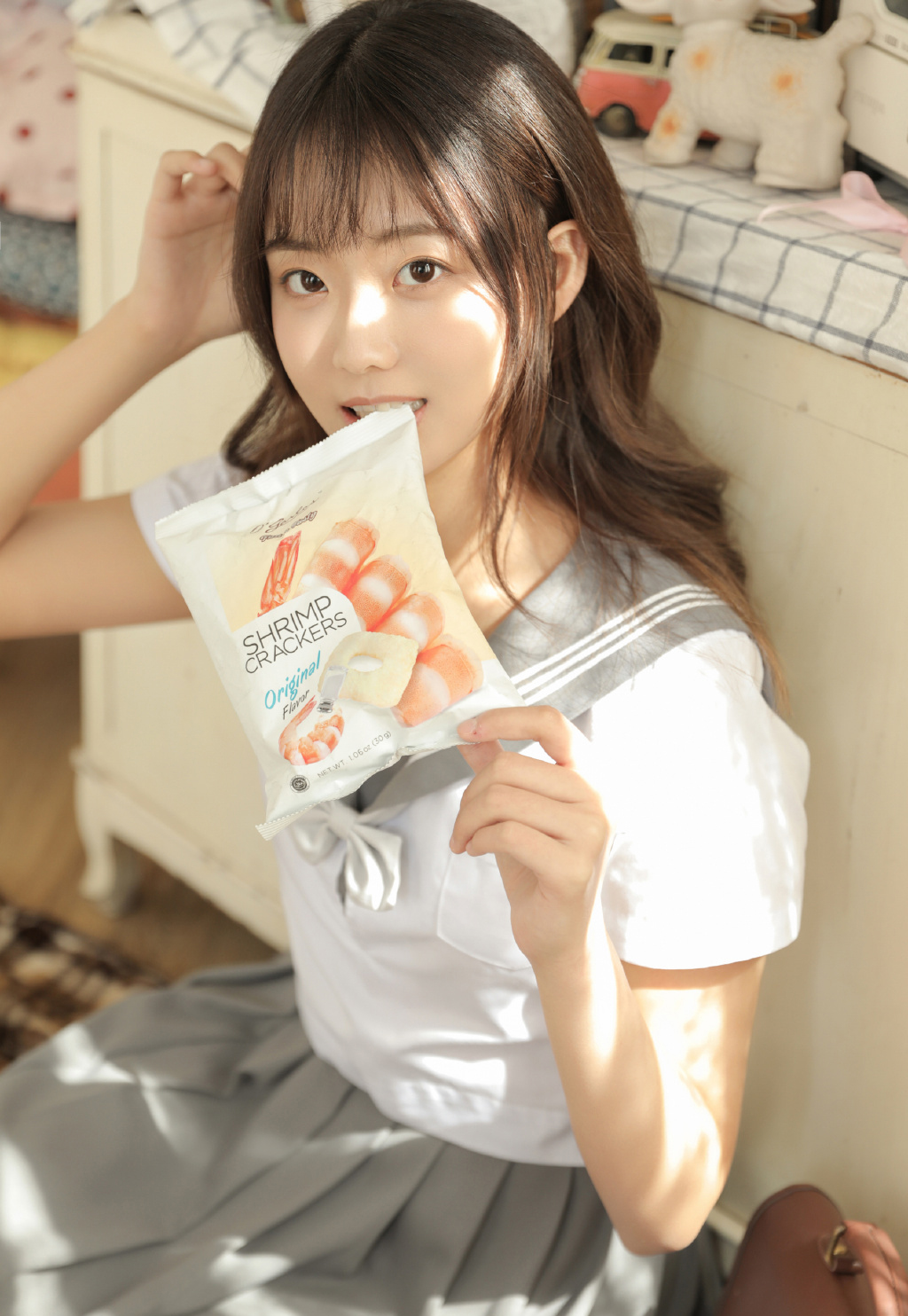 青春活力美少女性感养眼户外写真图片