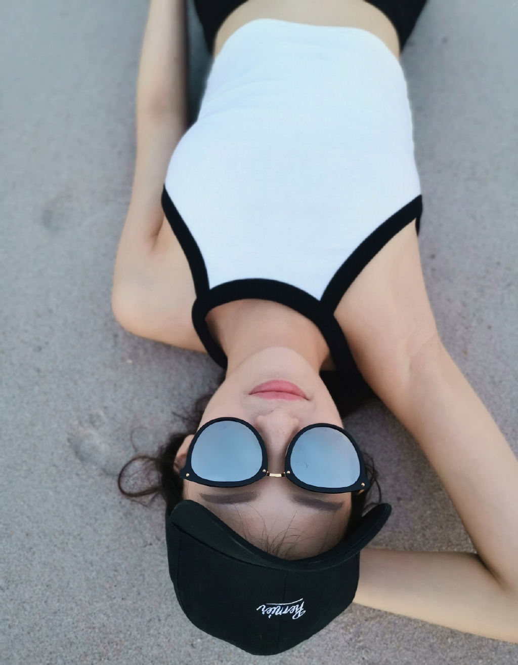 中国内地女演员孙嘉琪假期甜美自拍照图片图片