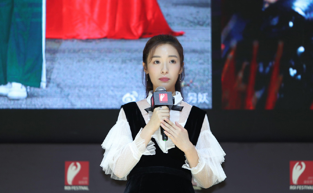 中国内地女演员孙嘉琪性感写真图片图片