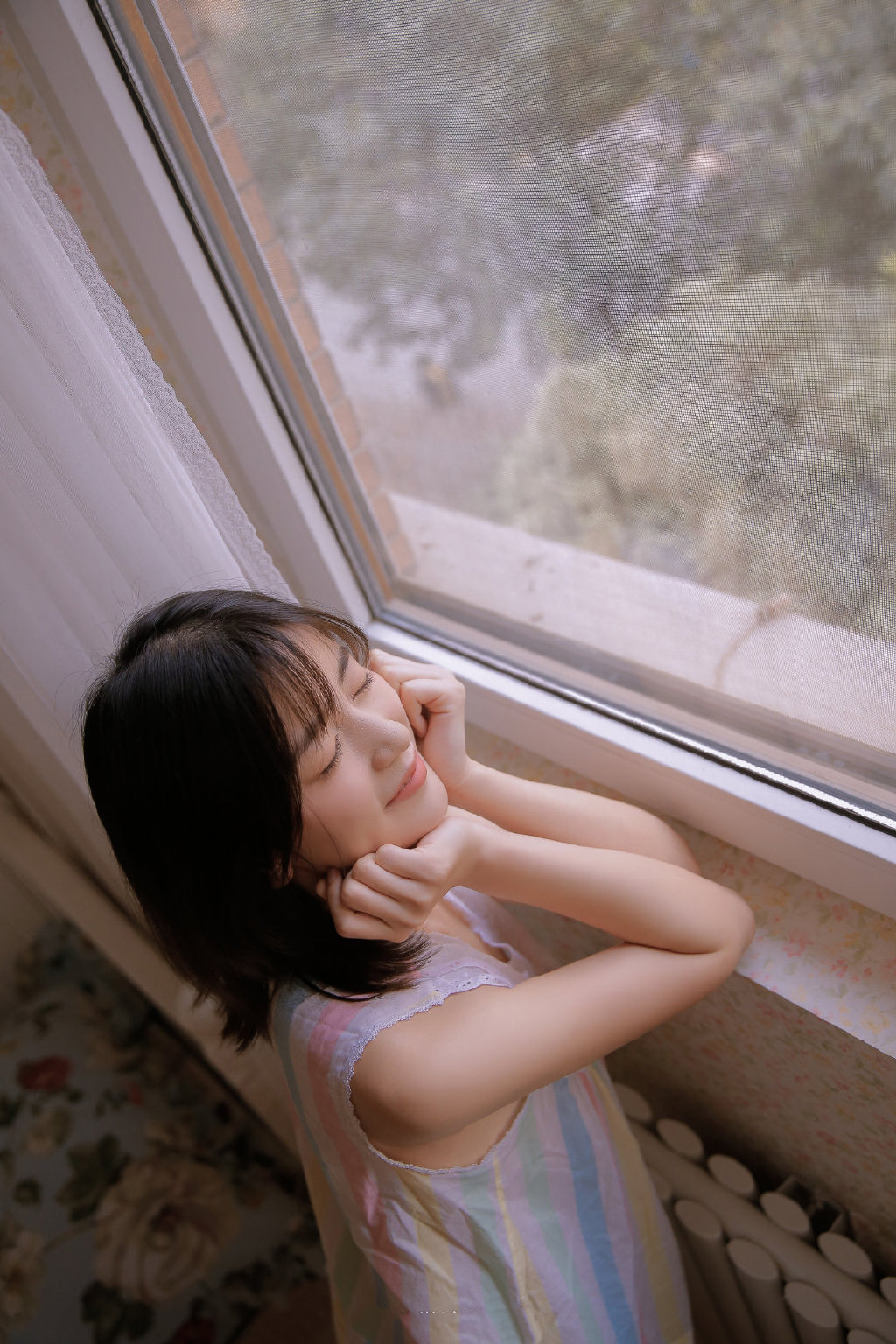 甜美少女开胸大胆诱惑写真图片