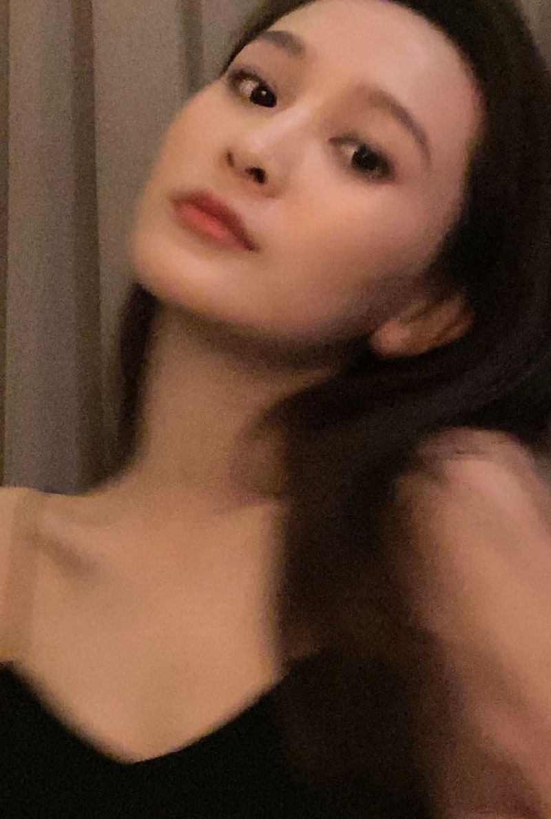中国内地安徽女演员海铃黑色吊带性感写真图片图片