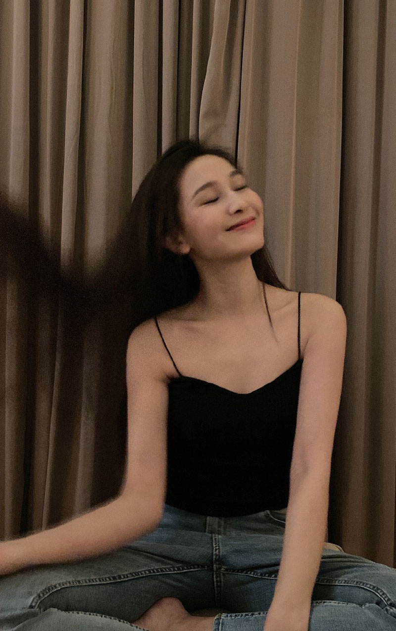 中国内地安徽女演员海铃黑色吊带性感写真图片图片