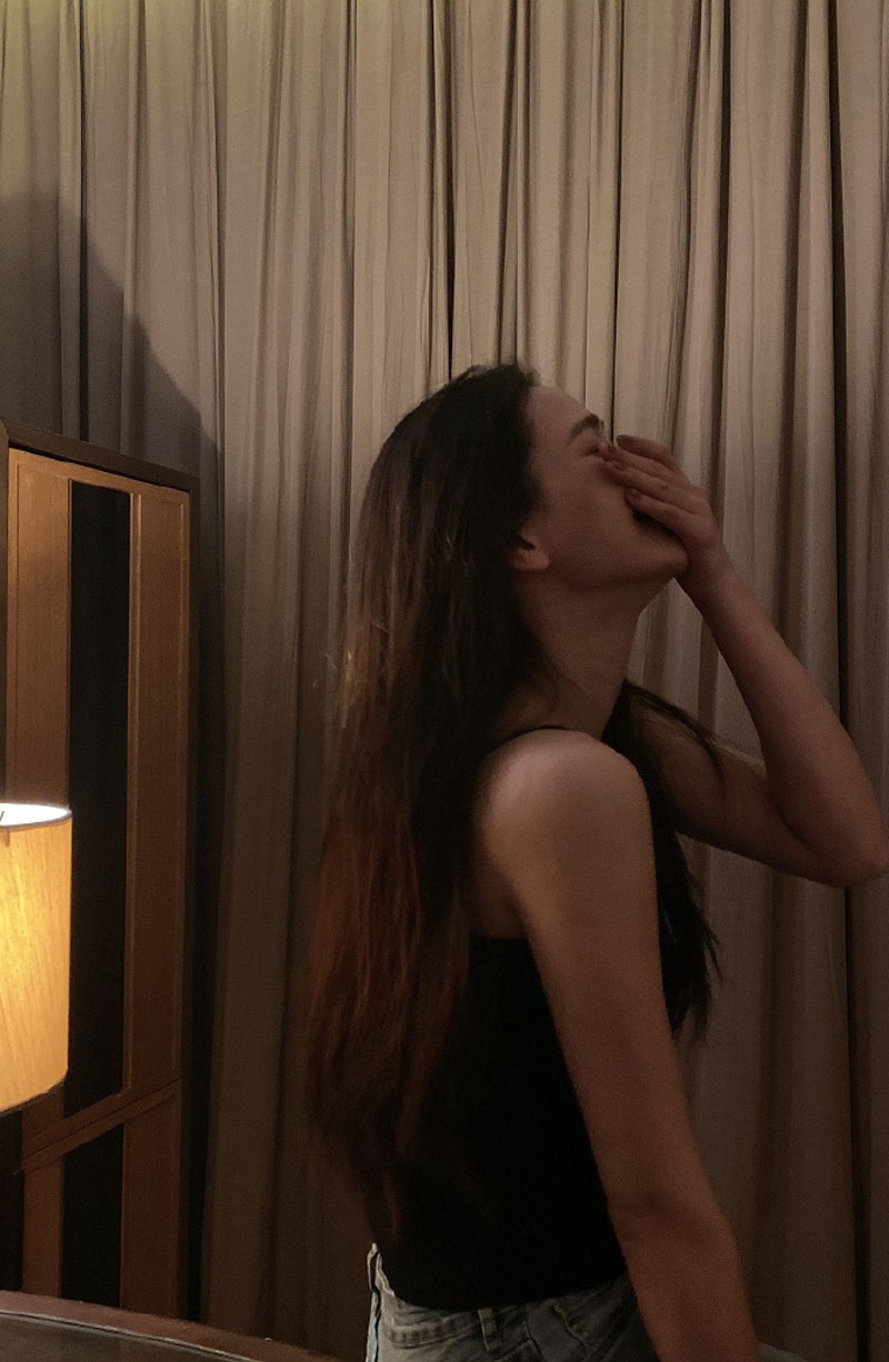 中国内地安徽女演员海铃黑色吊带性感写真图片图片