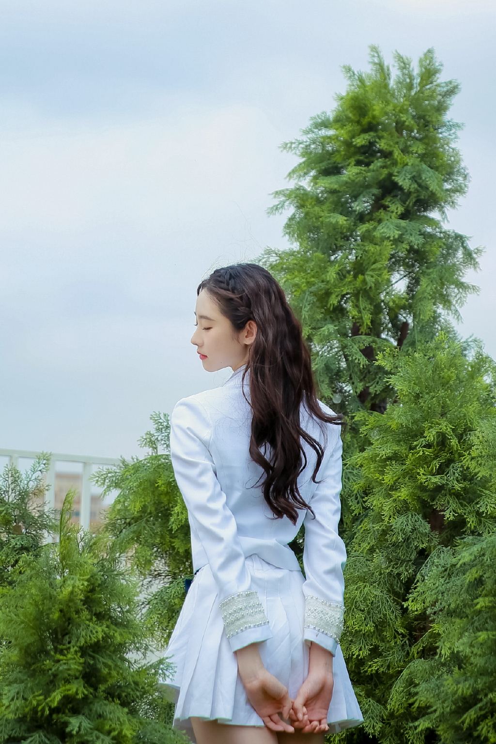 内地大陆美女主持人张艺凡白裙仙气唯美舞台照图片图片 内地大陆美女主持人张艺凡白裙仙气唯美舞台照图片图片