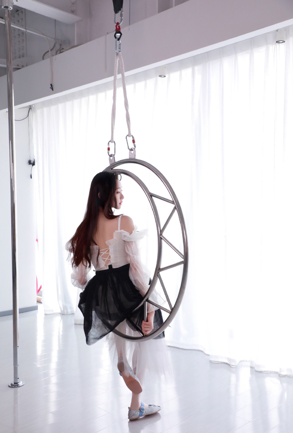 内地大陆美女主持人张艺凡纯白制服性感写真图片图片 内地大陆美女主持人张艺凡纯白制服性感写真图片图片