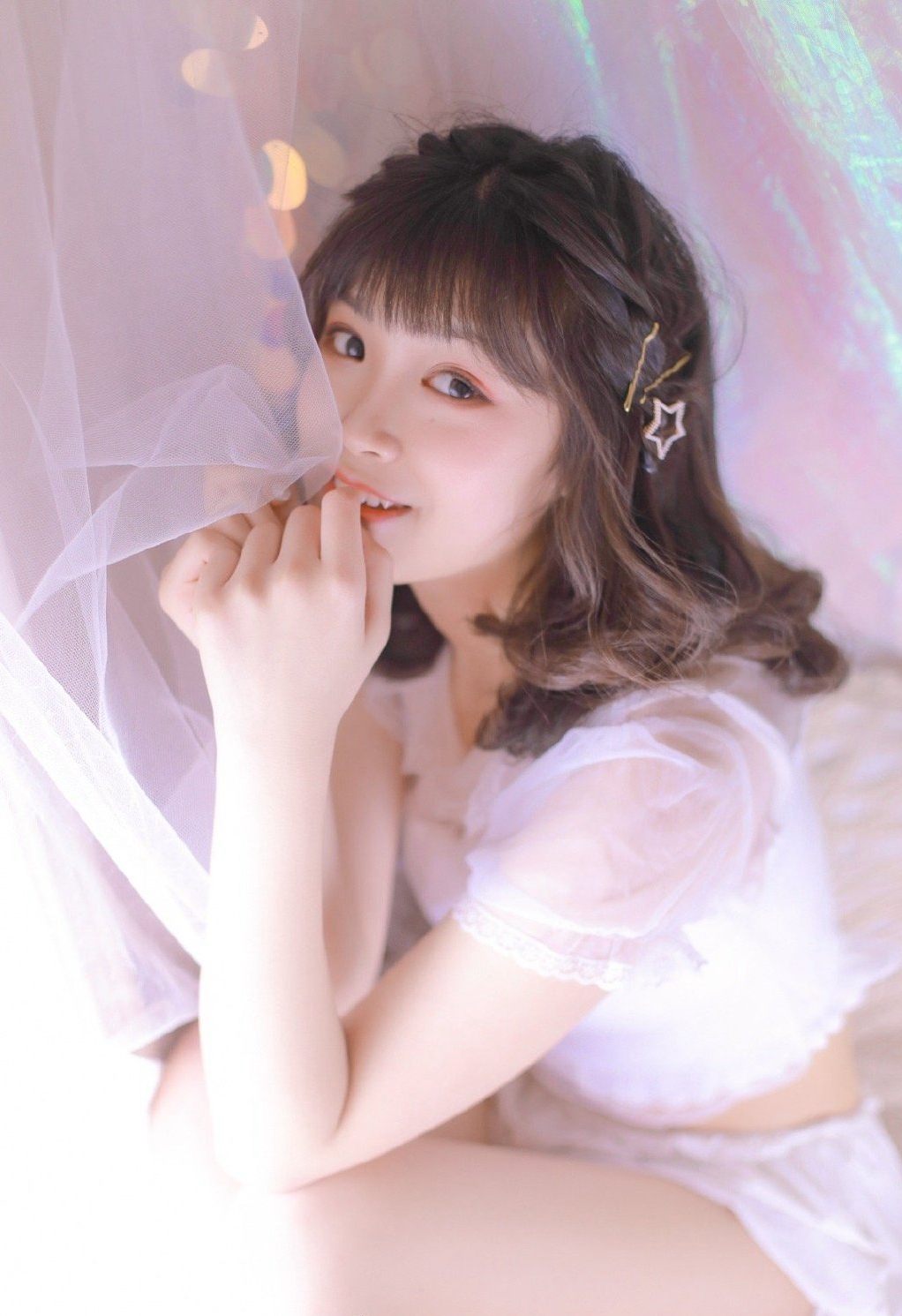 甜美少女开胸大胆诱惑写真图片