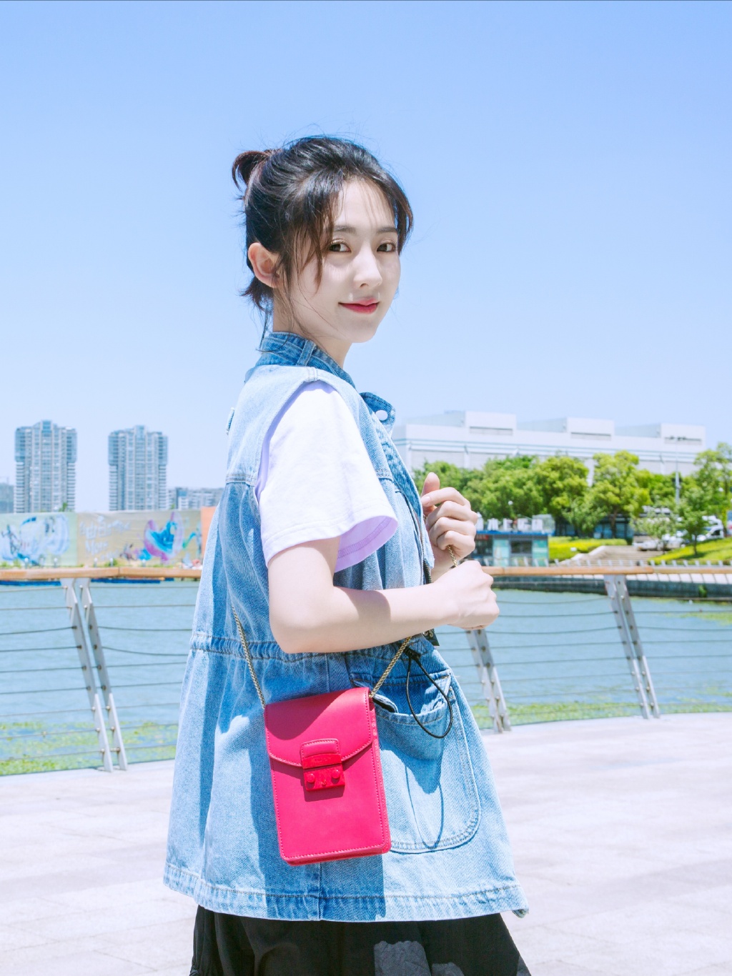 高清中国内地北京朝阳女演员邢菲温婉灵动写真桌面壁纸图片 高清中国内地北京朝阳女演员邢菲温婉灵动写真桌面壁纸图片