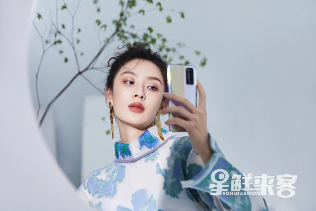 中国大陆北京女演员孙佳雨荣耀手机广告大片写真图片图片