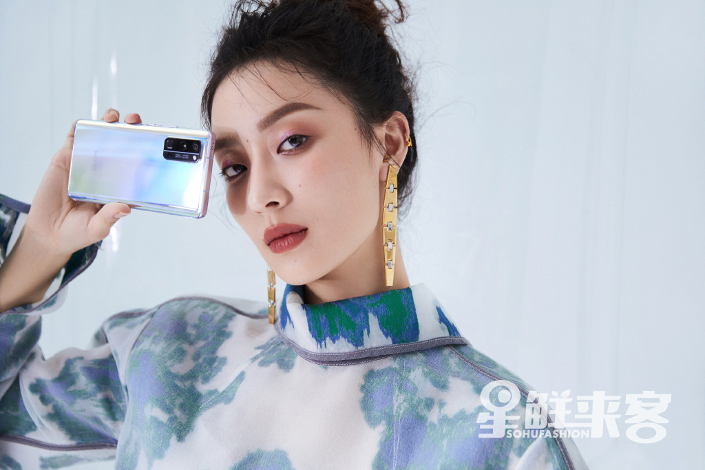 中国大陆北京女演员孙佳雨荣耀手机广告大片写真图片图片