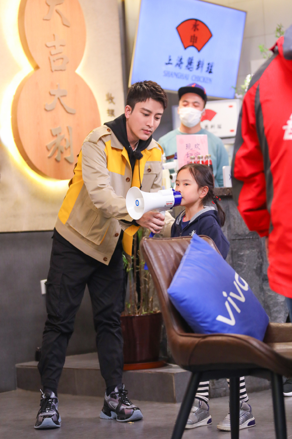 高清黑龙江省哈尔滨松男明星贾乃亮白色西装酷帅写真图片图片