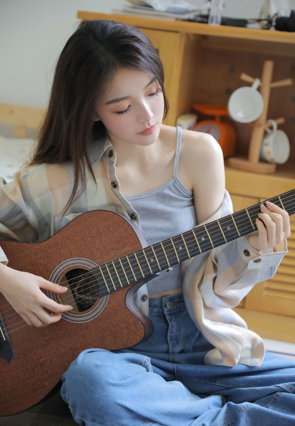 低胸装图片