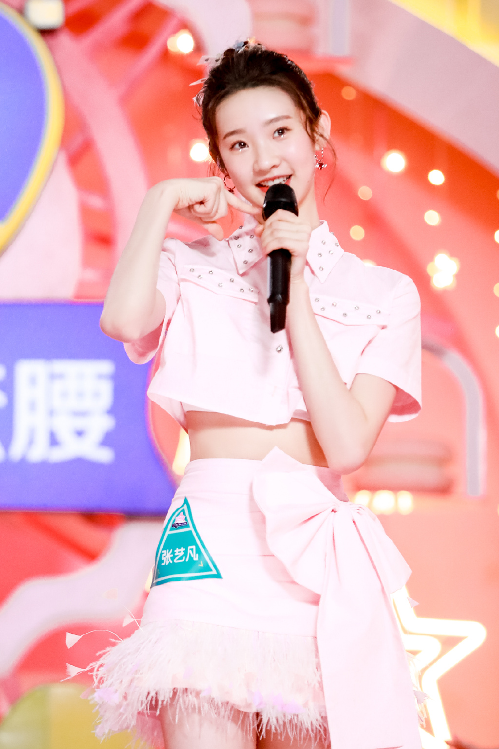 内地大陆美女主持人张艺凡露背裙性感写真图片图片 内地大陆美女主持人张艺凡露背裙性感写真图片图片