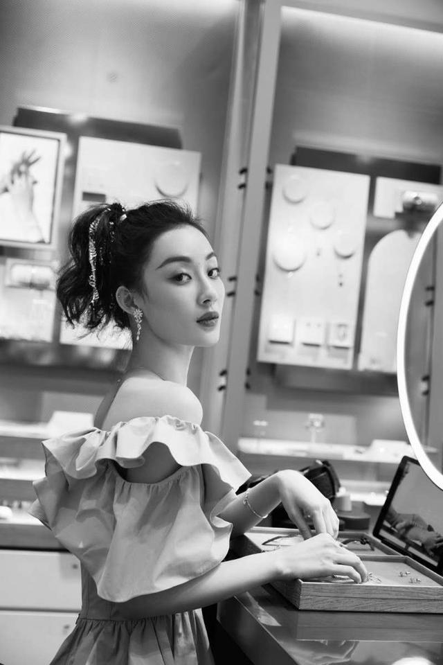 中国大陆北京女演员孙佳雨上海活动照性感写真图片